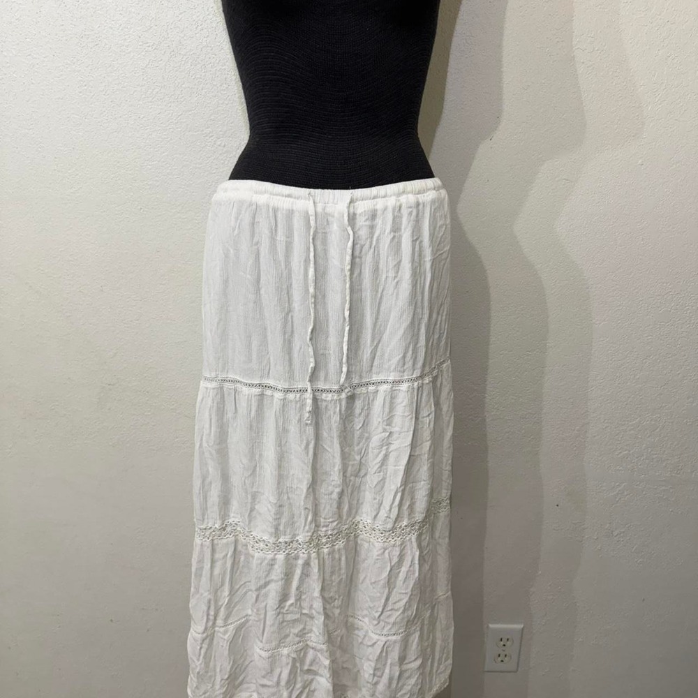 White Aeropostale boho ruffle‎ skirt with elastic waistband